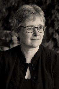 Portrait of the author Tracey Mathias